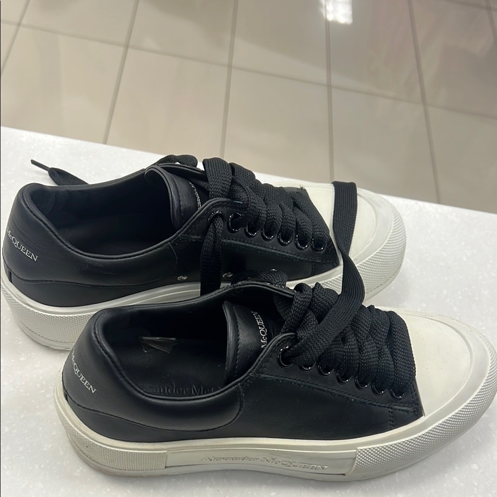 Black Leather Low-Top Sneakers Alexander McQueen  36